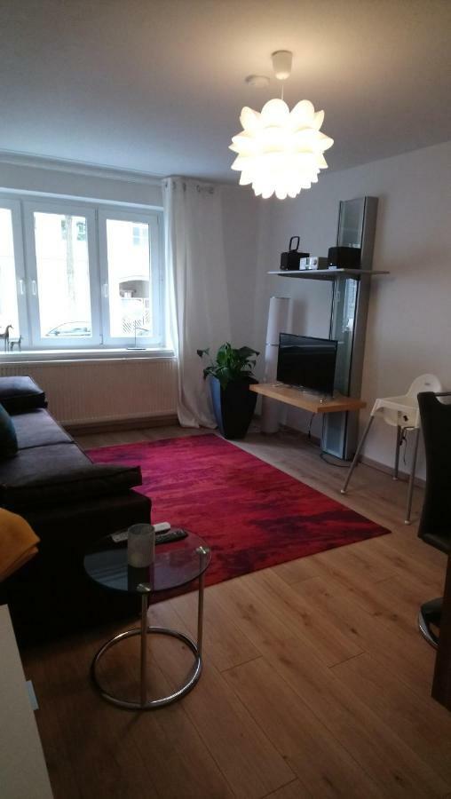Apartment In Mit Kleinem Balkon, 2 Schlafzimmer *