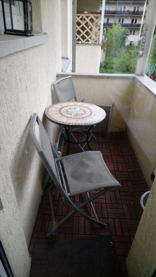 In Mit Kleinem Balkon, 2 Schlafzimmer Apartment *